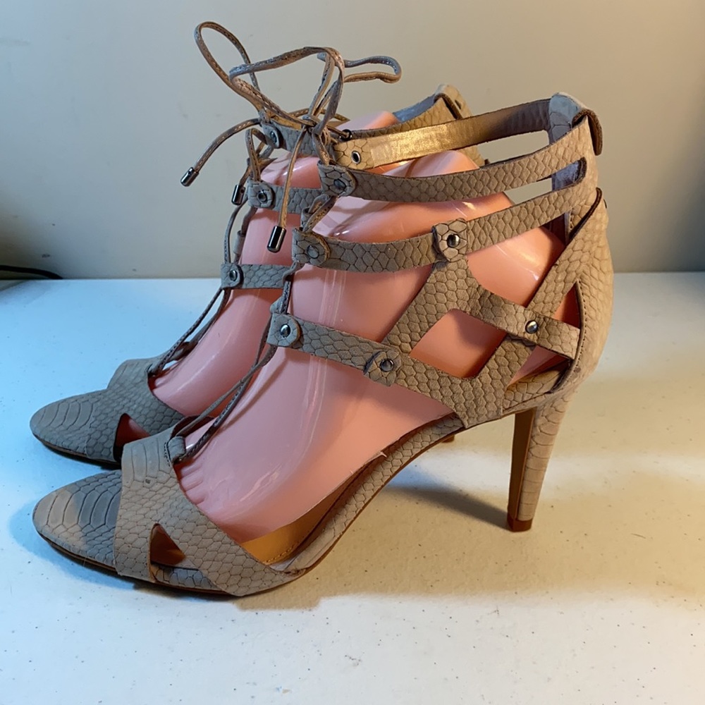 Vince Camuto Clara lace up shoe NWOT - Picture 5 of 10